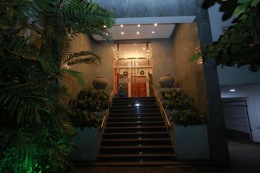 Refresh Hotel Хиккадува Экстерьер фото
