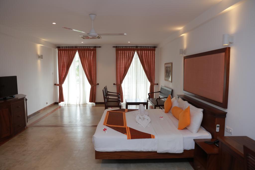 Refresh Hotel Хиккадува Экстерьер фото